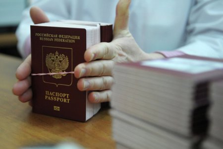 Россияне смогут получать два загранпаспорта